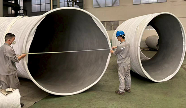 Speciální materiály Trubkové tvarovky pro svařování na tupo